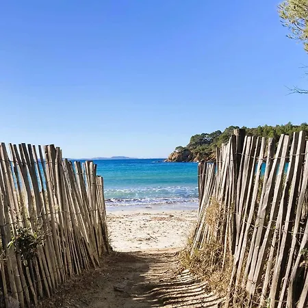 Villa Mazet Cezar, Climatise Pour 4 Personnes, Avec Piscine Collective A