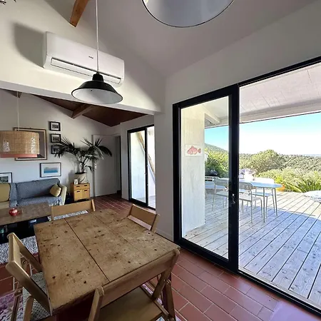 Villa Mazet Cezar, Climatise Pour 4 Personnes, Avec Piscine Collective A La Londe-les-Maures