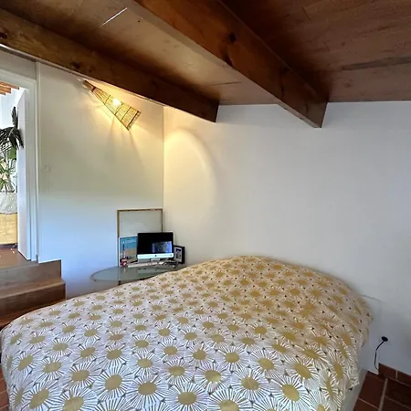 Mazet Cezar, Climatise Pour 4 Personnes, Avec Piscine Collective A La Londe-les-Maures